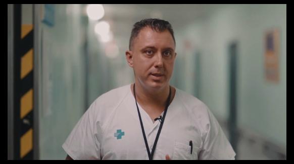 Daniel Cencerrado, infermer assistencial del torn de nit a Vall d'Hebron